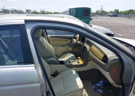 2006 Jaguar S-Type 4.2L V8 z USA, uszkodzony, nr VIN SAJWA01B66HN54243